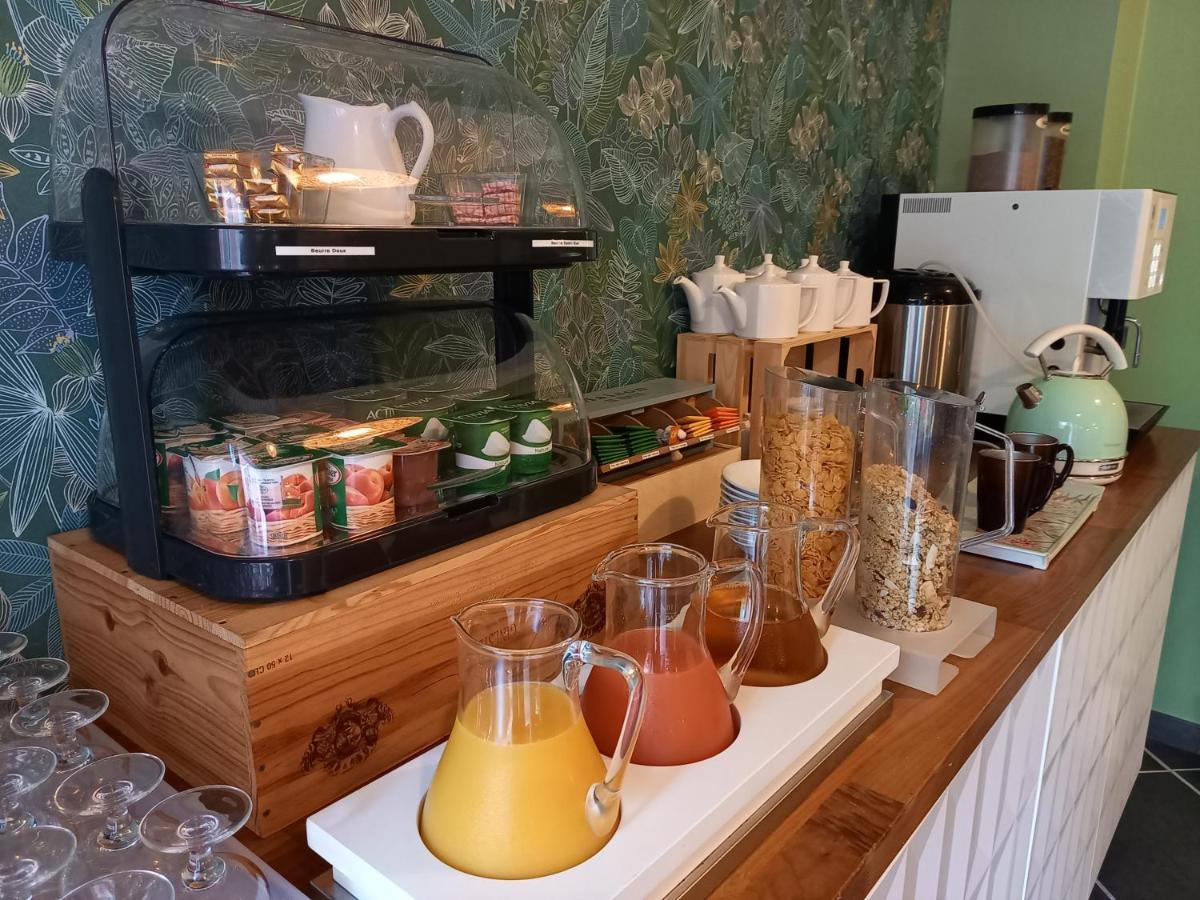 Hotel Restaurant Notre Dame Коллобрьер Экстерьер фото