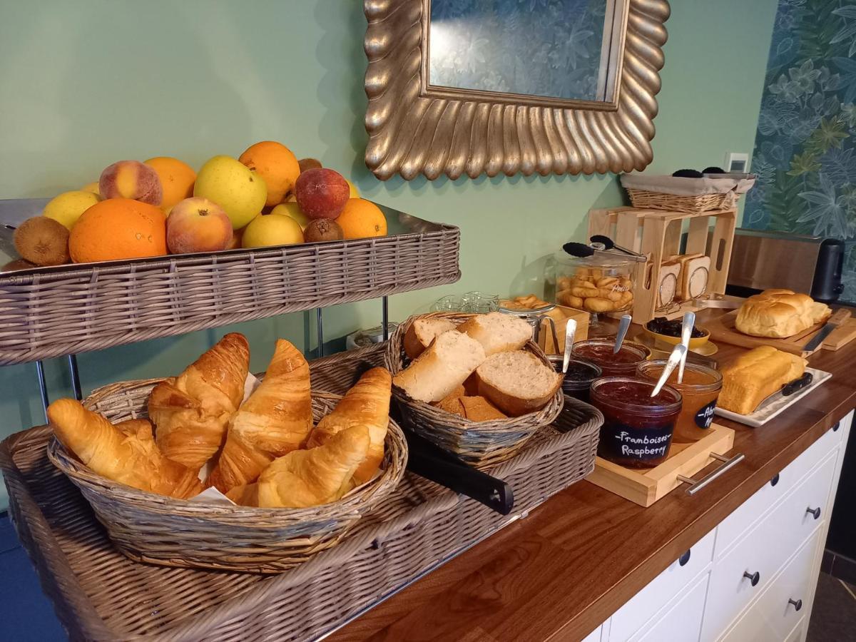 Hotel Restaurant Notre Dame Коллобрьер Экстерьер фото